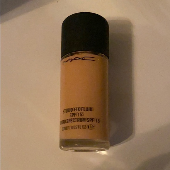 mac studio fix fluid nc27